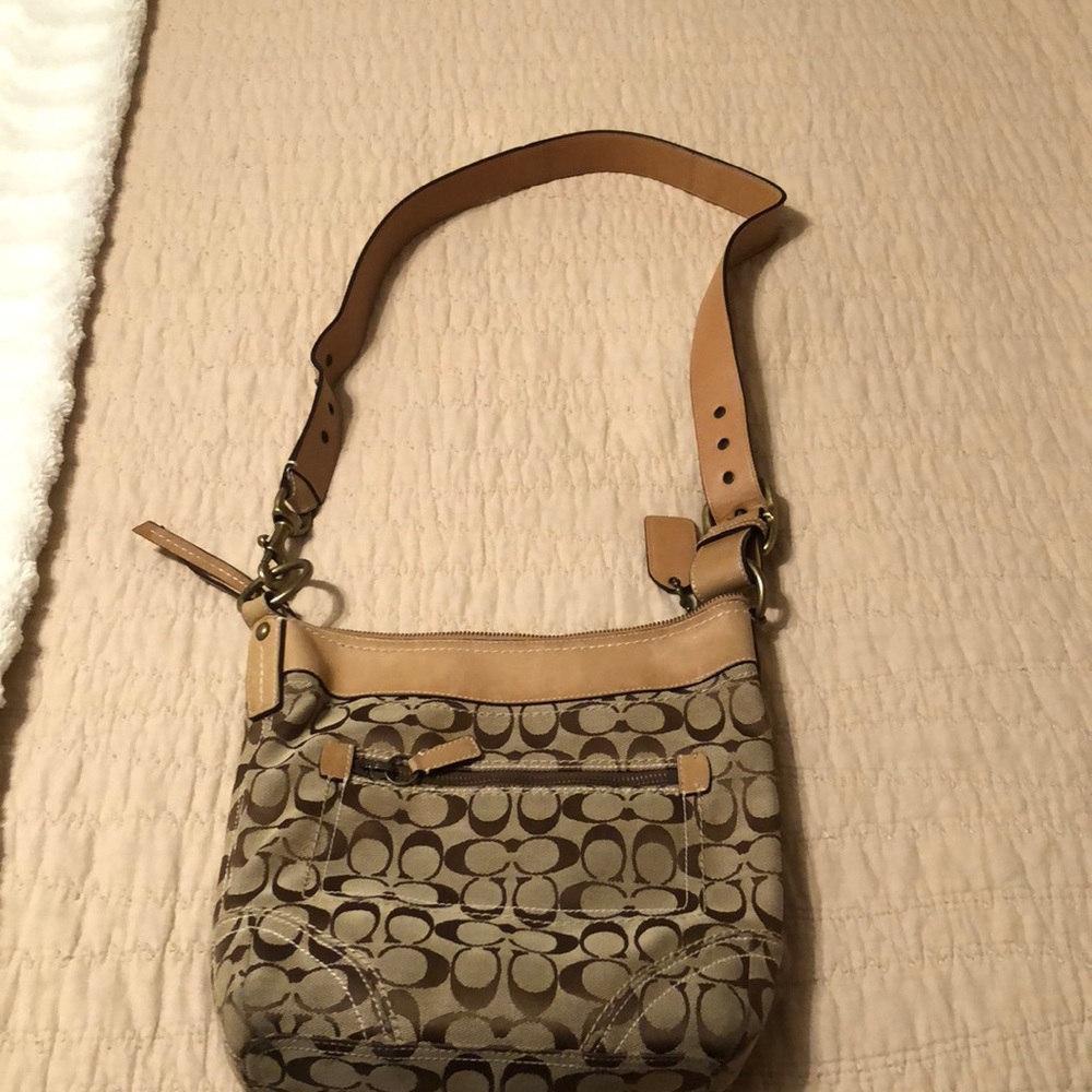 Coach hand bag - Picture 3 of 6